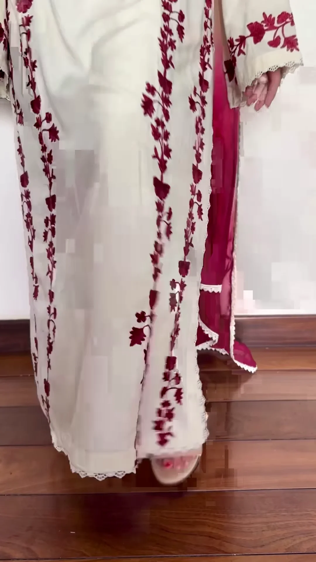 Smart Casual Women’s Outfit – Minimal & Chic 🌸 - Image 3