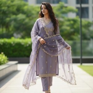 The Over-the-Shoulder Charm 👗