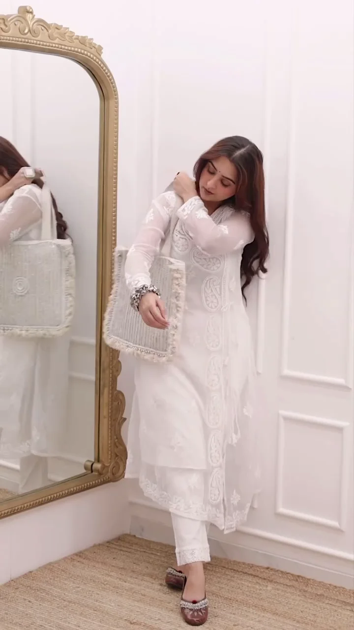 Chic & Modern Fashion for Women - Image 5