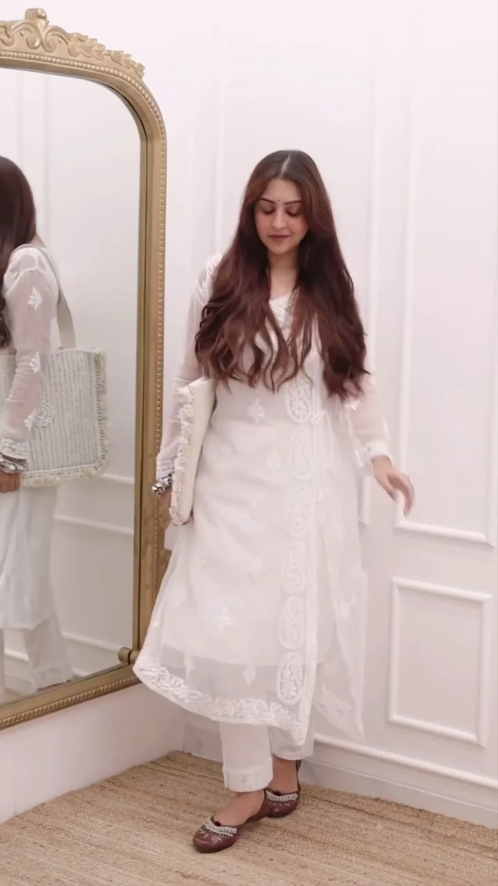 Chic & Modern Fashion for Women - Image 4