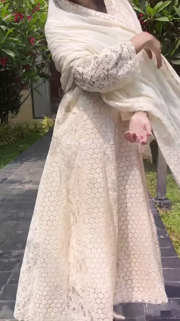 Gorgeous Outfit for Special Occasions 👑 - Image 3